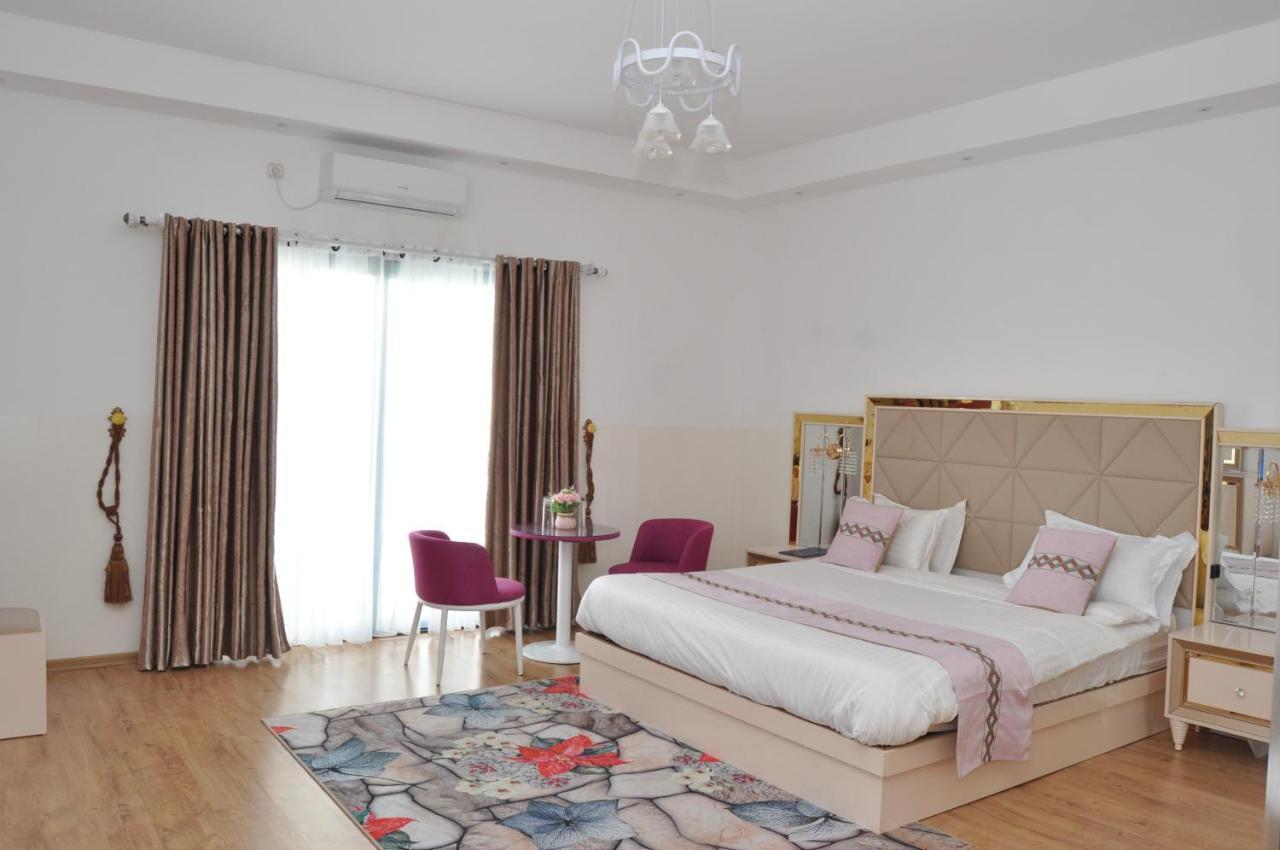 Sky blue hôtel&espace Alasora Extérieur photo