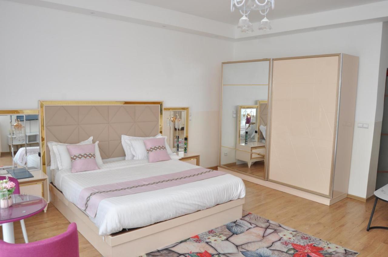 Sky blue hôtel&espace Alasora Extérieur photo