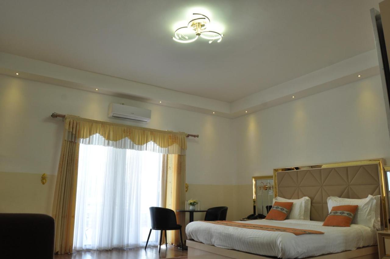 Sky blue hôtel&espace Alasora Extérieur photo