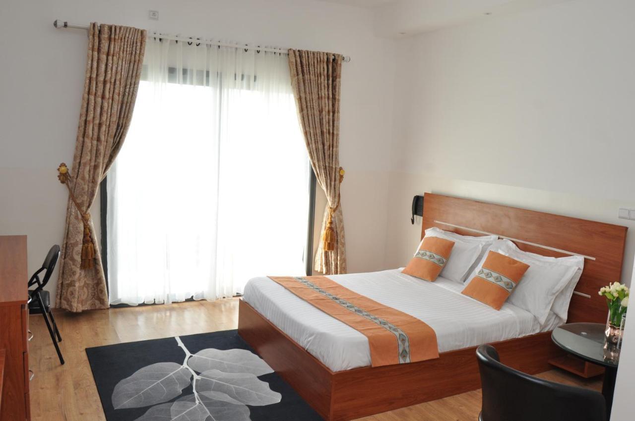 Sky blue hôtel&espace Alasora Extérieur photo