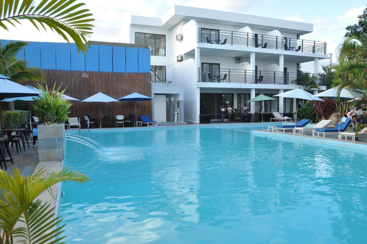 Sky blue hôtel&espace Alasora Extérieur photo