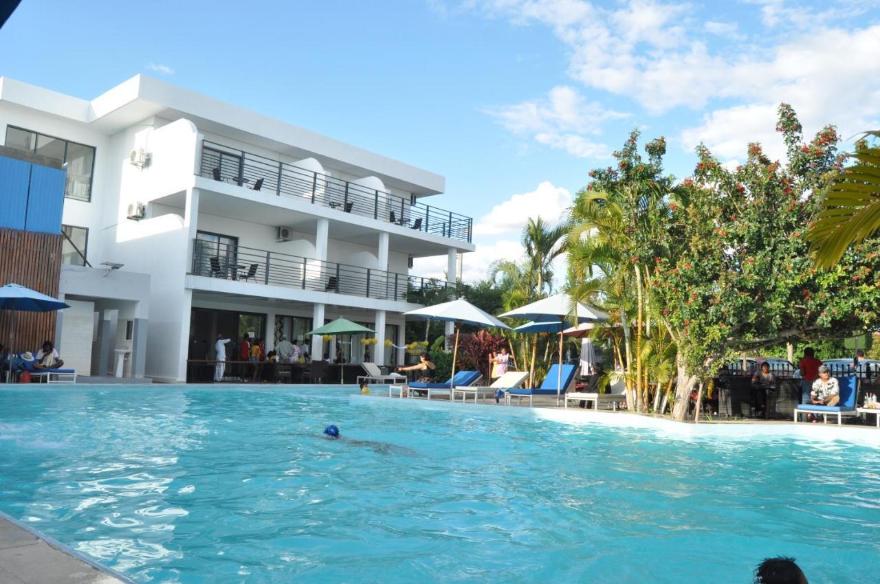 Sky blue hôtel&espace Alasora Extérieur photo
