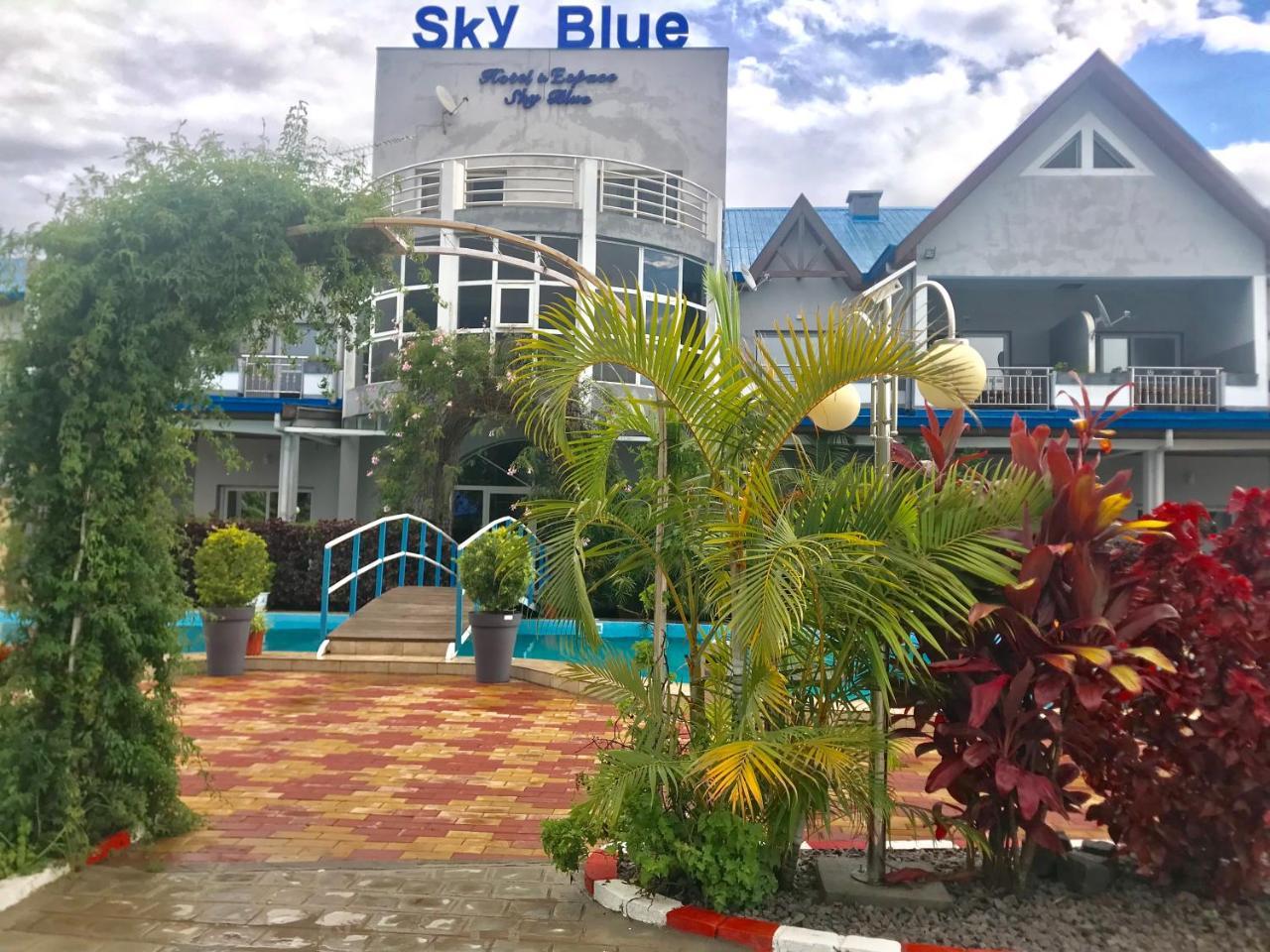 Sky blue hôtel&espace Alasora Extérieur photo